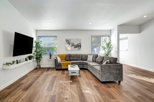 Foto del edificio - 22998 Valerio St