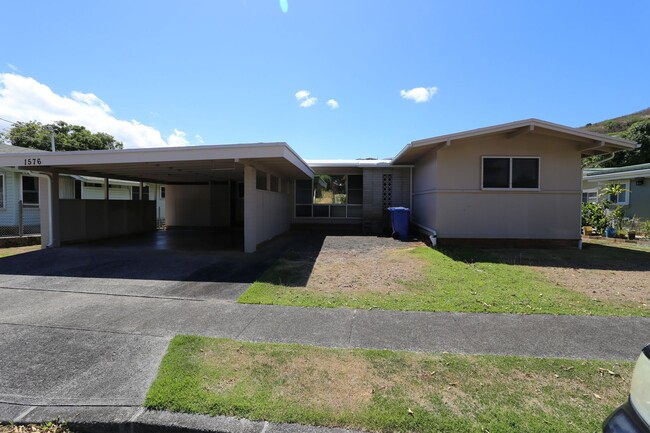 Building Photo - Moanalua Gardens - Renovated - single leve...