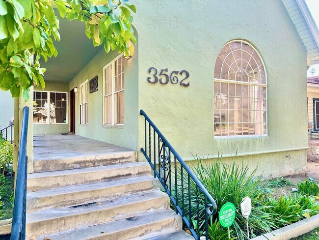 Building Photo - 4 br, 2 bath House - 3562 E Kerckhoff Ave