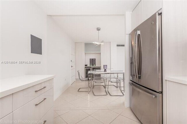 Foto del edificio - 5555 Collins Ave