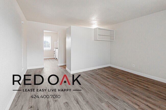 Foto del edificio - 4900 Clair Del Ave