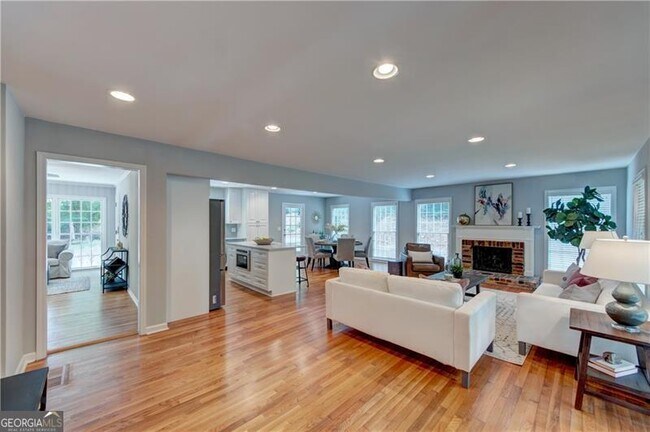 Foto del edificio - 4540 Club Valley Dr NE
