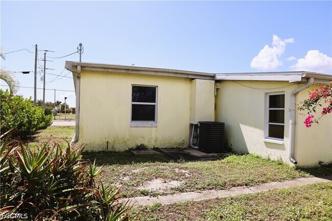 Foto del edificio - 21380 Edgewater Dr