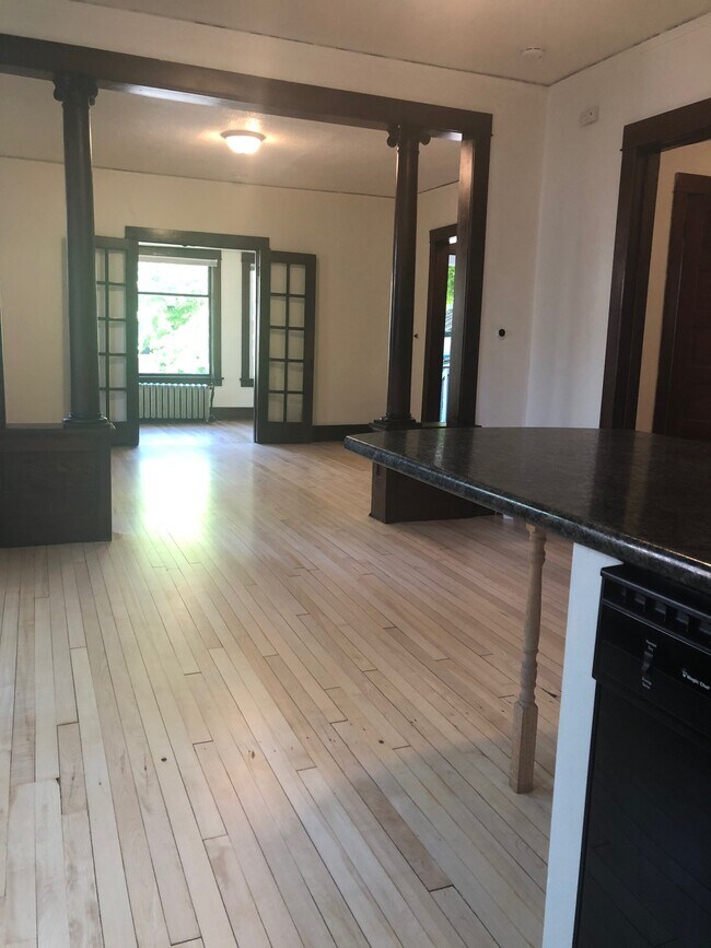 Foto del edificio - 1107 E Gorham St