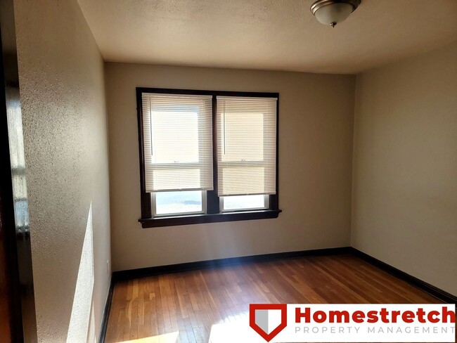 Building Photo - Cozy Two Bedroom Home! Move In Ready!!