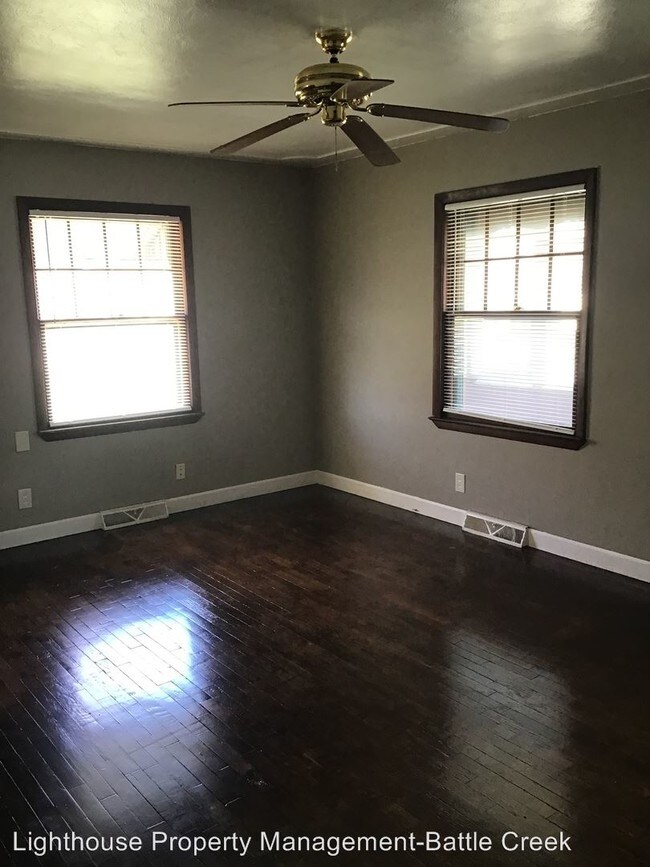 Building Photo - 2 br, 1 bath House - 14 S Burdge Street
