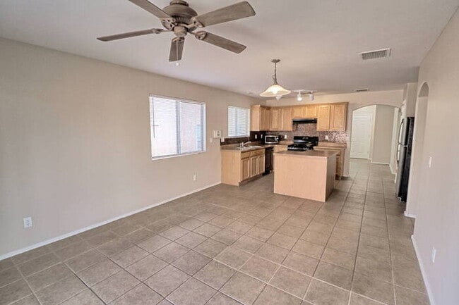 Building Photo - 50% OFF FIRST MONTH'S RENT!!!!!!!!!!!! Los Arroyos