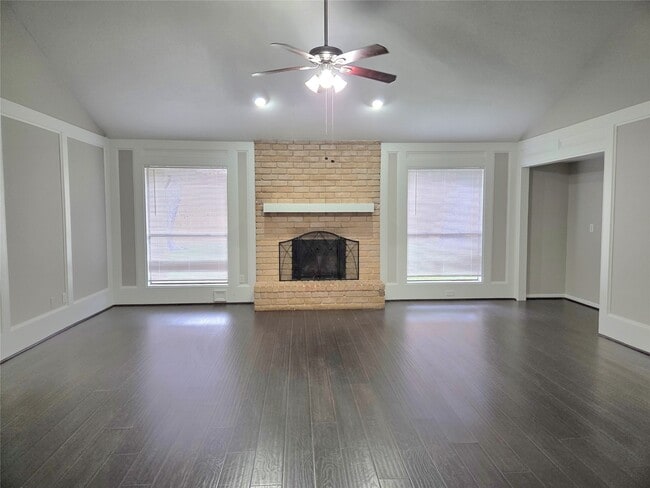 Building Photo - 9115 Woodleigh Dr