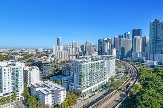 Building Photo - 1600 SW 1st Ave