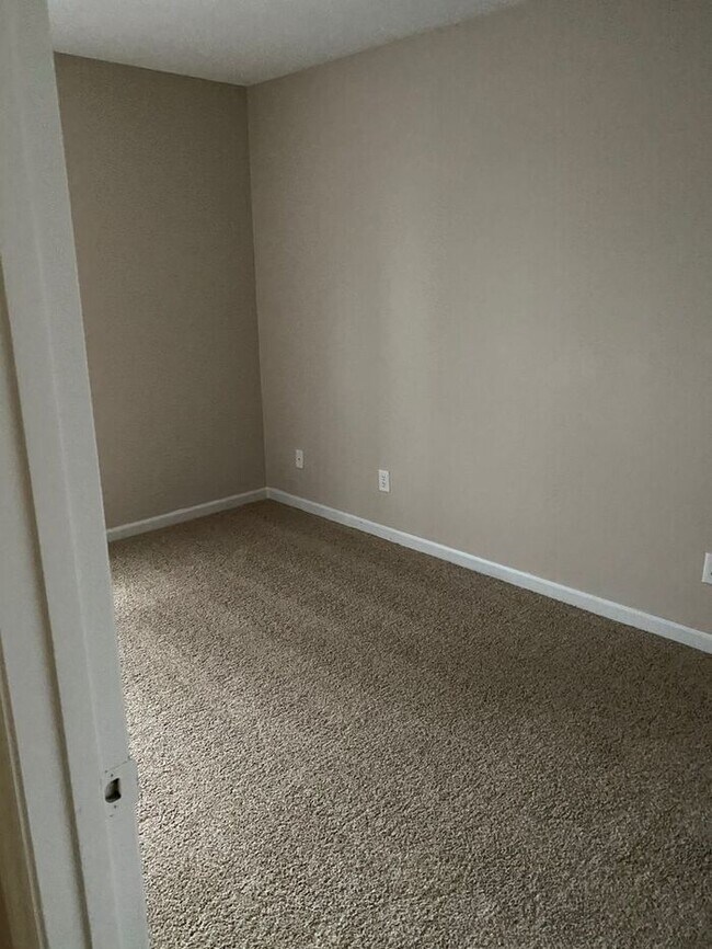 Building Photo - Kannapolis, Oakridge Duplex, 2br 1.5ba, $800