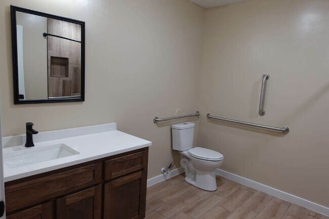 Foto del edificio - Brand-new 2-bedroom, 1-bath apartment ADA Compliant