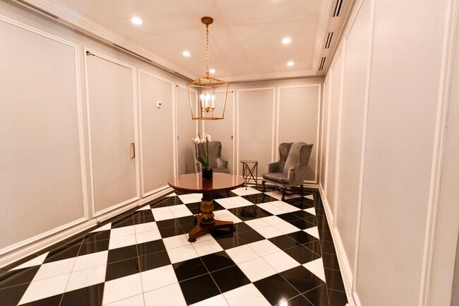 Building Photo - 1255 N State Pkwy