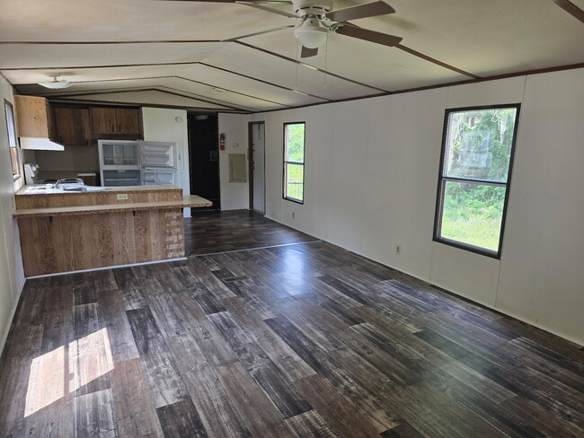 Foto del edificio - 472 Ruben Wells Rd