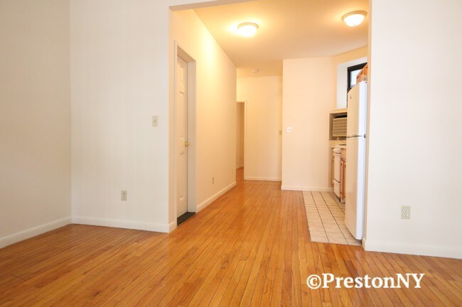 Foto del edificio - 326 E 34th St