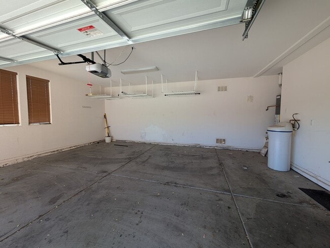 Building Photo - 4 Bedroom 2.5 Bathroom Gate Copper Canyon ...