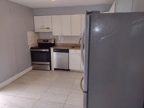 Building Photo - 5911 Barbados Way E