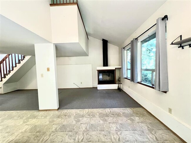 Building Photo - Relaxed 2-Bed, 1.5-Bath Home in a Quiet Gig Harbor Spot