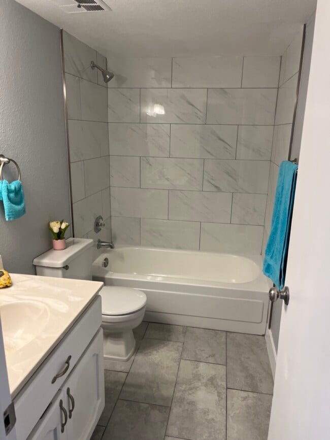Building Photo - 3131 W Cochise Dr