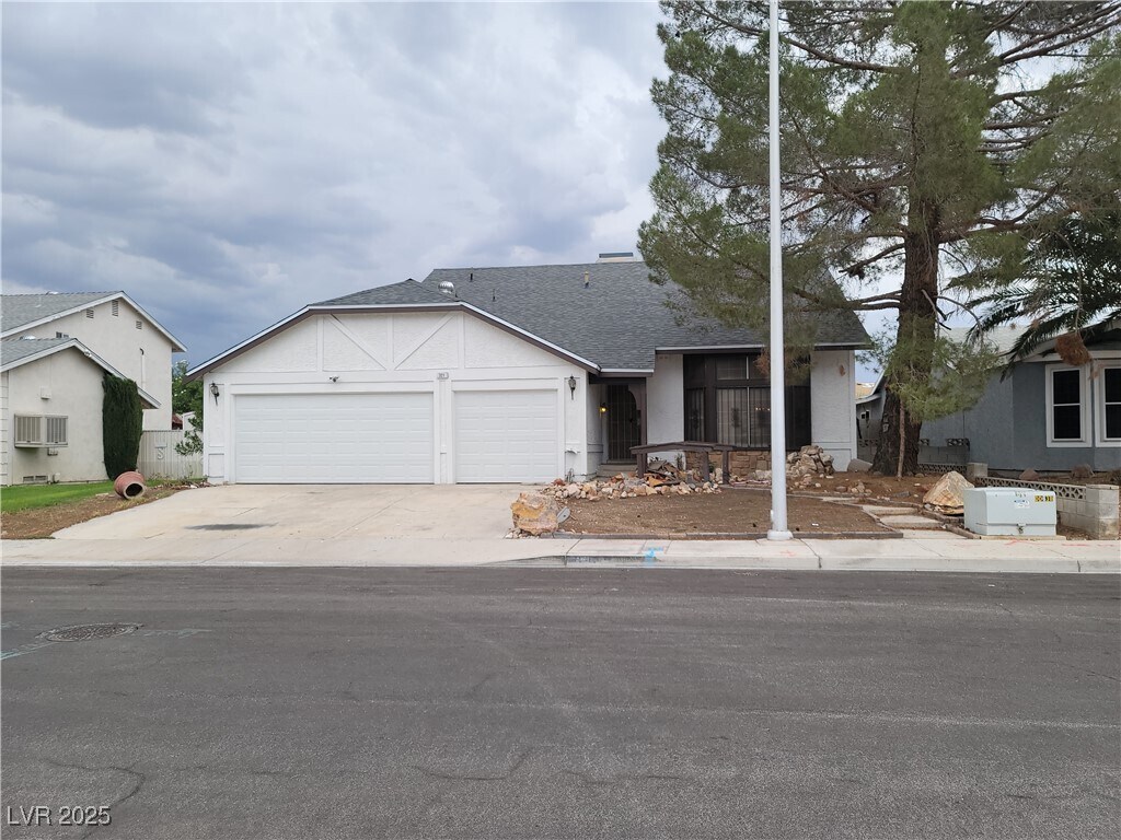 Primary Photo - 321 S Bent Creek Dr