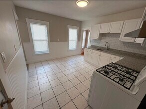 Building Photo - 83 Swan St