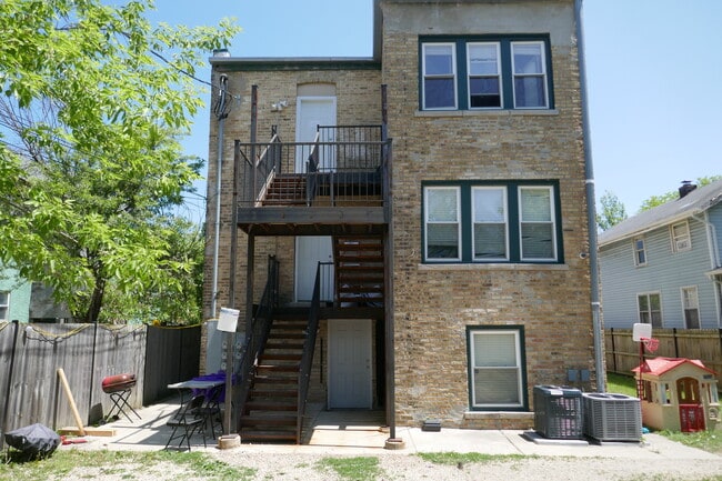 Building Photo - 1832 Dodge Ave