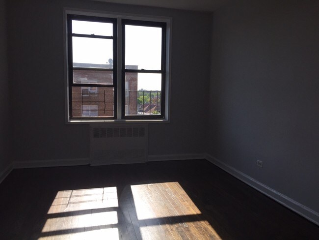 Foto del edificio - 2862 Hylan Blvd