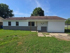 Building Photo - 6500 Medford Ln