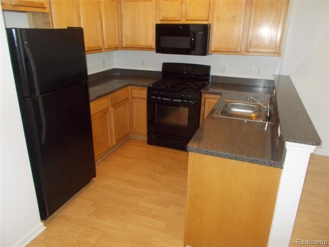 Building Photo - 11 Eden Park Dr