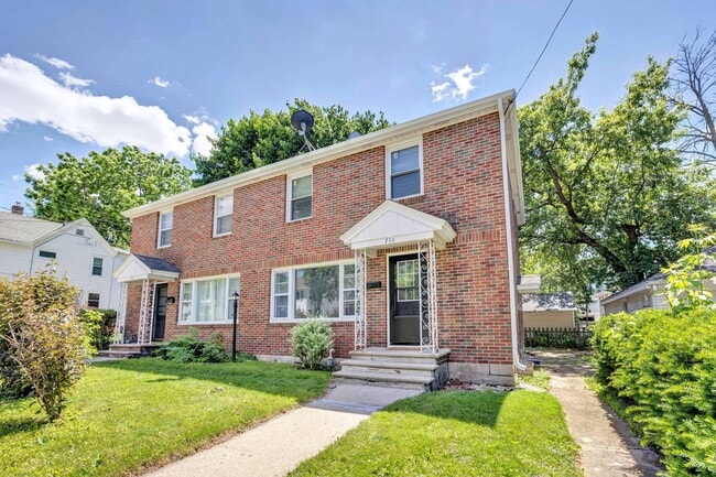 Building Photo - 710 Grignon St