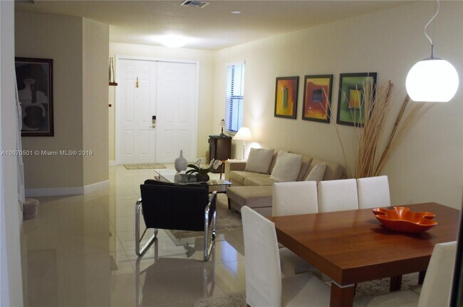 Foto del edificio - 8670 NW 101st Pl
