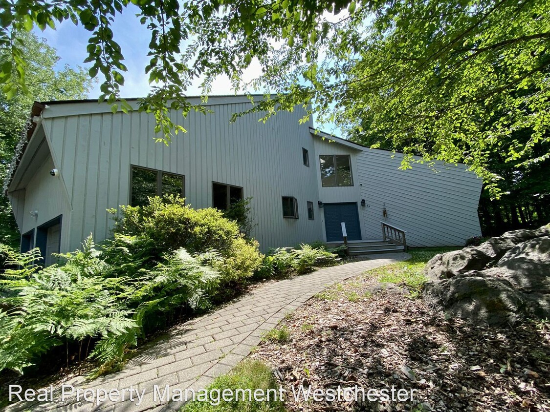 Primary Photo - 4 br, 3.5 bath House - 44 Powder Horn Road