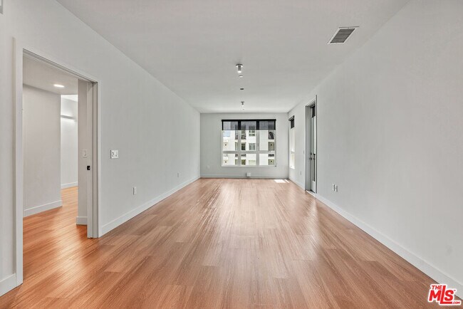 Foto del edificio - 10601 Washington Blvd