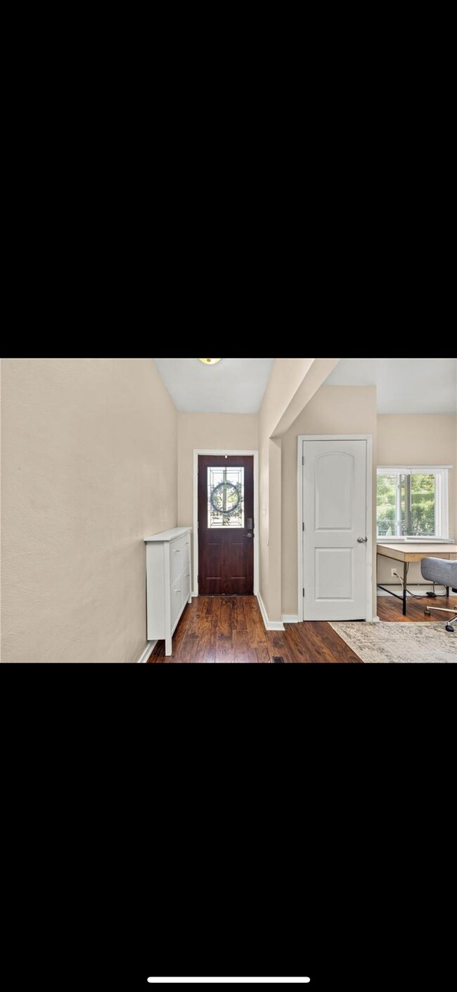 Building Photo - 3228 Terrace Ave