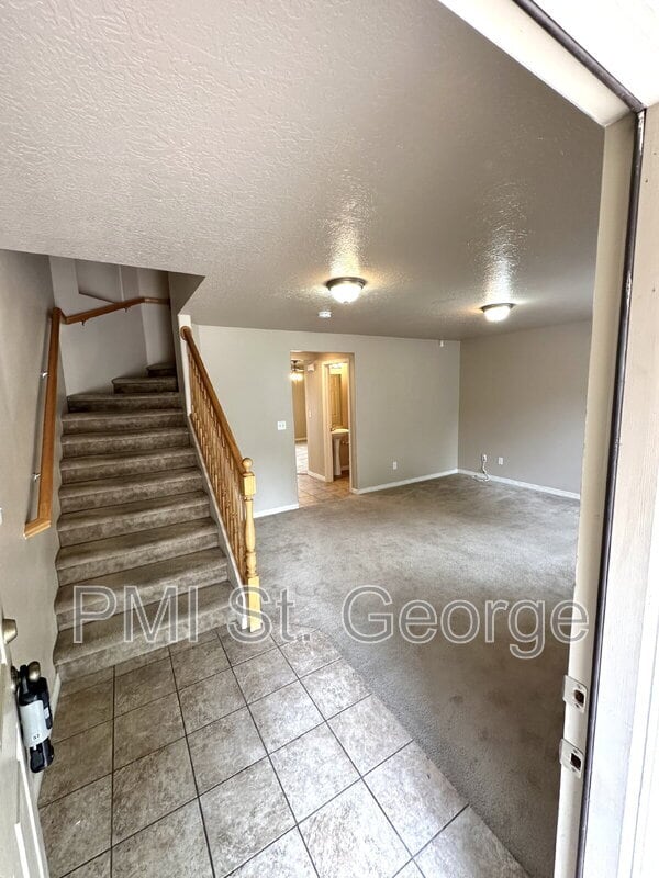 Building Photo - 3155 S Hidden Valley Dr