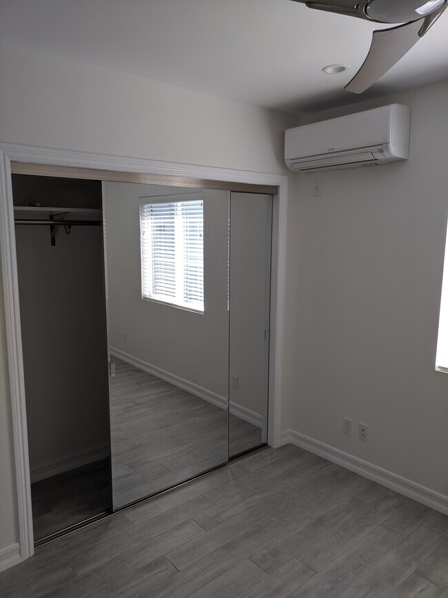 Foto del edificio - 2442 Granville Ave