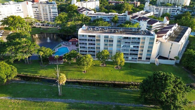 Foto del edificio - 7051 Environ Blvd
