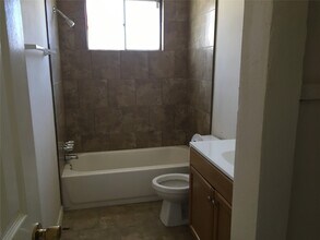 Building Photo - 10811 Sagecrest Ln