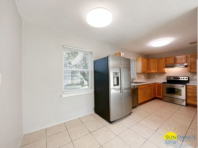 Foto del edificio - Lovely 3 Bedroom Home Centrally located in...