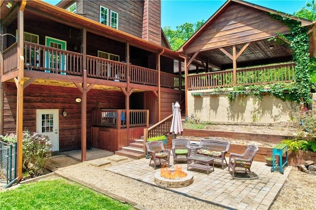 Building Photo - 495 Chicory Dr E