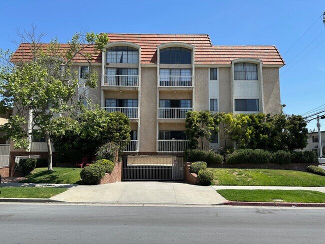 Building Photo - 3568 Keystone Ave