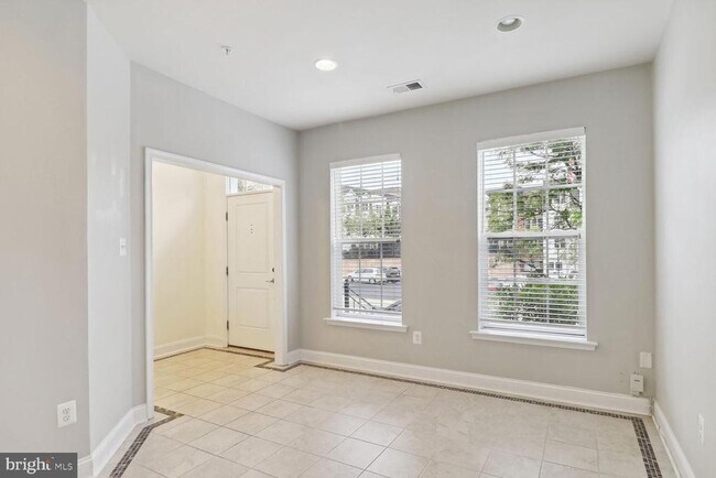 Building Photo - 11 Gardenside Pl