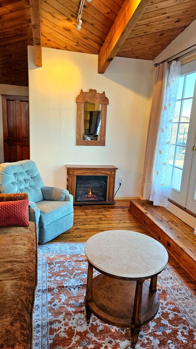 Foto del edificio - 409 La Joya Rd