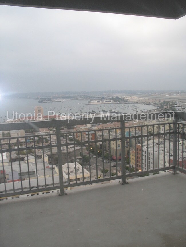 Foto del edificio - 300 W Beech St