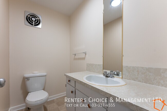 Building Photo - Reno'd 1/2 Duplex fts Fantastic Garage + Wheelchair Ramp + Lawn Care