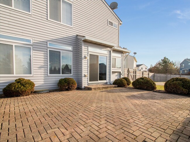 Building Photo - 159 Willow Bend