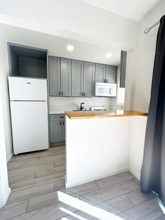 Foto del edificio - 1315 N Indian Canyon Dr