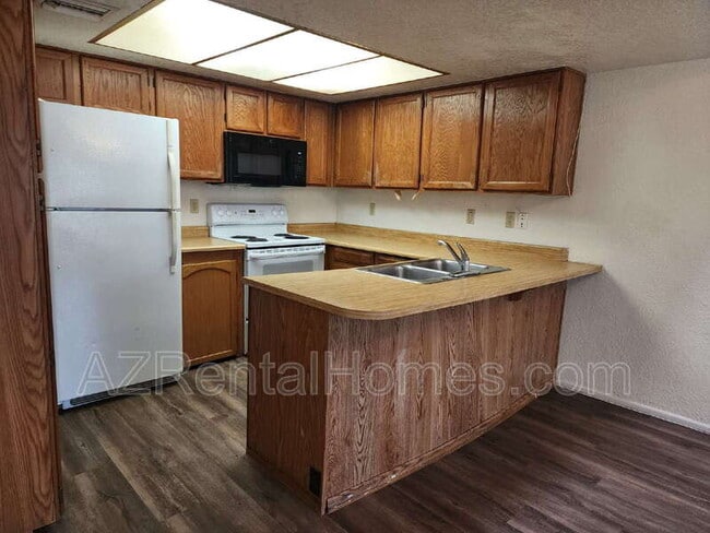 Building Photo - 819 N College Ave