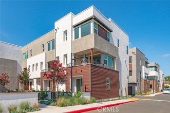 Building Photo - 609 S Lyon St