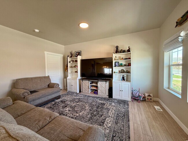 Foto del edificio - Beautiful 3-Bedroom Home in Eagle Mountain!