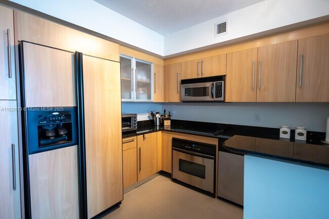 Building Photo - 335 S Biscayne Blvd